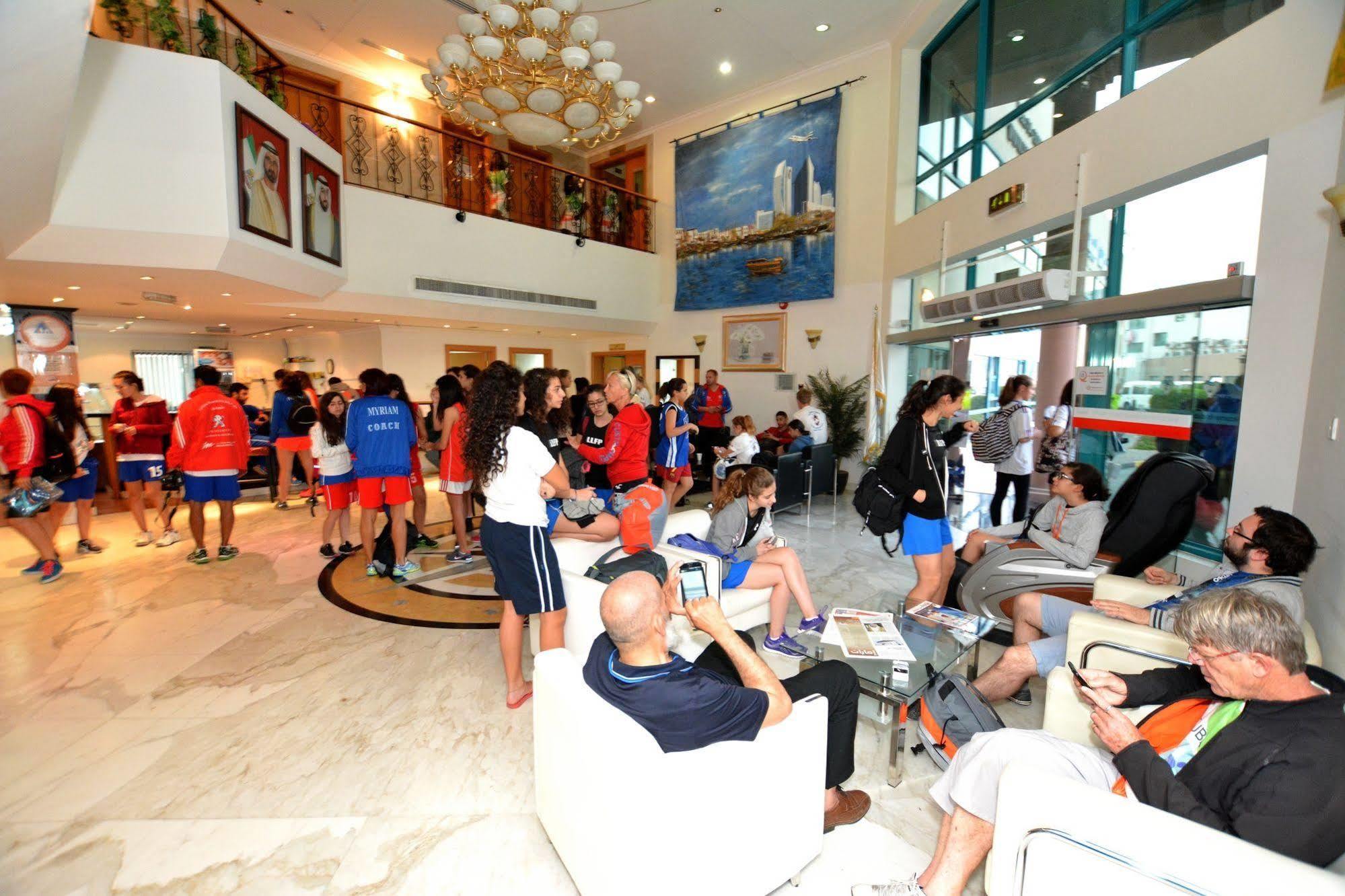 Dubai Youth Hotel Buitenkant foto
